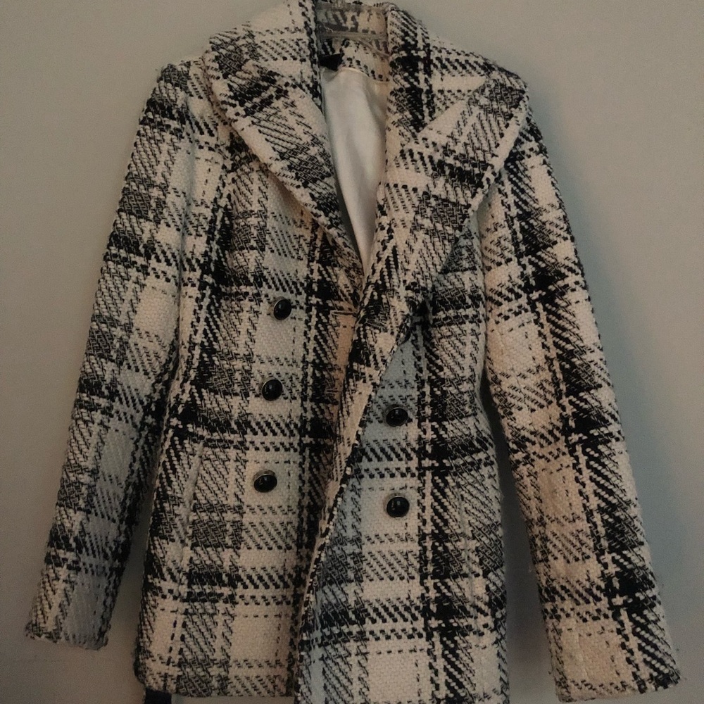 Black / white coat